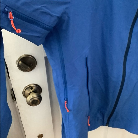 The North Face Summit Series Lightweight Rain Jacket - Picture 5 of 7